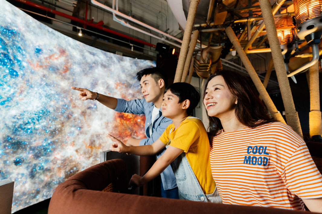 ���_����ȫ�_���6��������4������Ψһ���dLED����ƴ���@ʾ���ĄӸ��w�д���׌�˿��v���ڟ�����ϣ�������v�侳�Ăγ������[��Ȥ