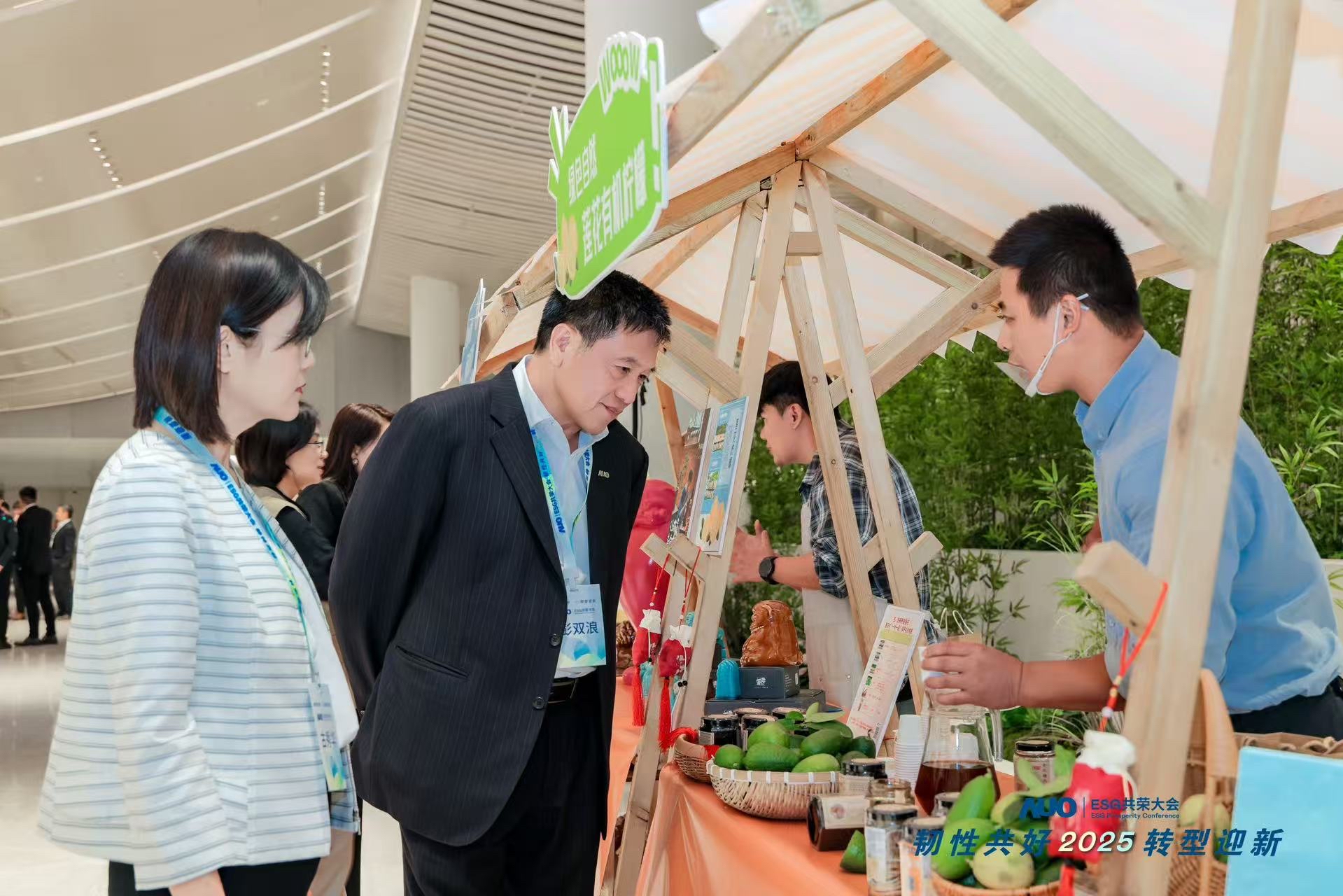 LEYU�پW����O��ESG����չ�^���y��ADT���Aչ���I�ȹ���朻���c�����I�����гʬF�GɫLEYU�پW��ѭ�h�ɹ��c��^���ڌ��`��ͨ�^���^�ɸеĳ���ʽ�w򞣬�����ļ��g���Ļ������w���m�rֵ朣��@���c�����e�V�����u��