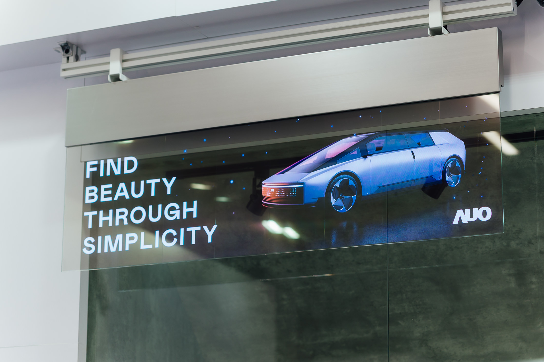 �߂������͸���е�54��͸��Micro LED�ǻۏV�������ɟo��ƴ�Ӳ�ͬ�ߴ����I�����߿Ƽ����c���W�ĳ���ʽ�Շ����m������Ş����չ�ݿ��g�ȶ�Ԫ������