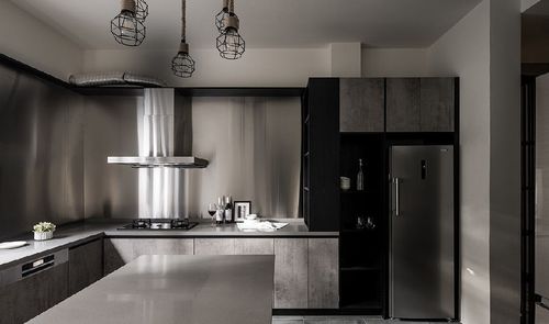 120平歐式豪華三居裝修效果案例 圍塑溫馨復古的溫柔雅致復古黑金低奢風裝修實景圖賞析 土巴兔家居室內裝修設計效果圖